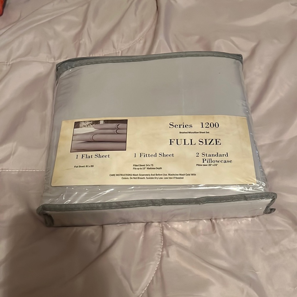 Lavish home NEW IN PACKAGING full sized sheet set